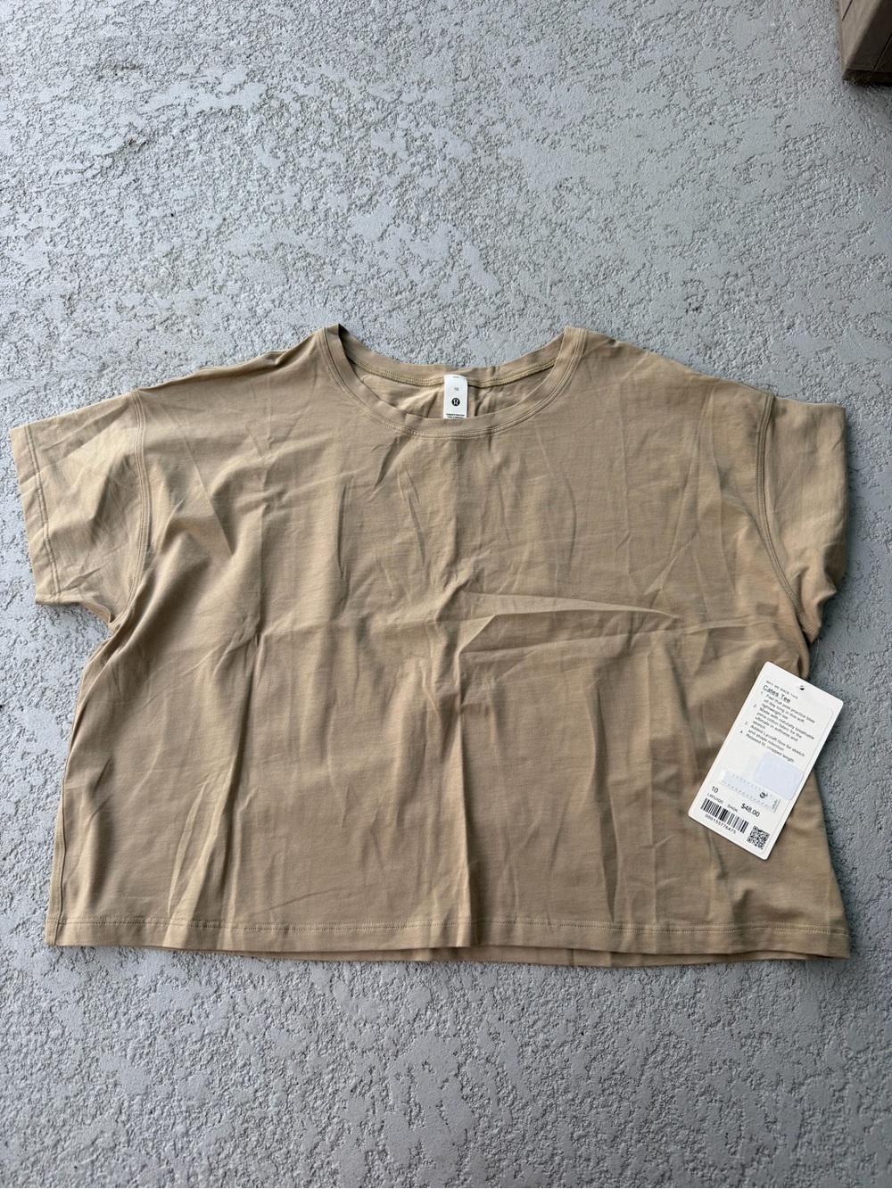 lululemon athletica Cropped Tee in Khaki